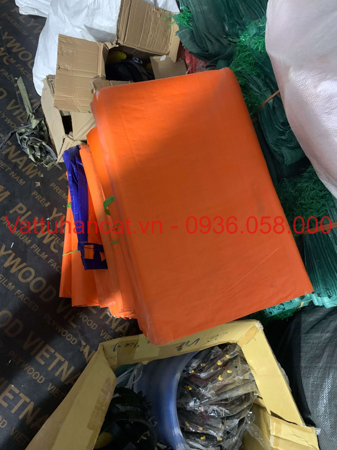 Đại lý Bạt cam xanh che hàng khổ 4,6,8,10m; bạt đổ bê tông